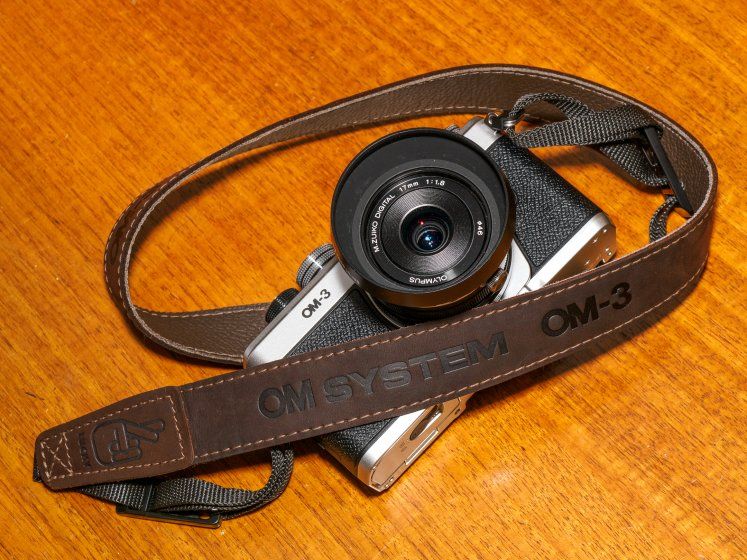 Lucky Camera Strap Leather Black for OM-3